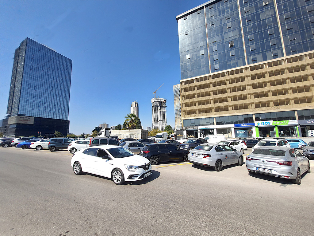 İzmir Gıda Çarşısında 1+0 Oda 42 m2 Net Kiralık Ofis