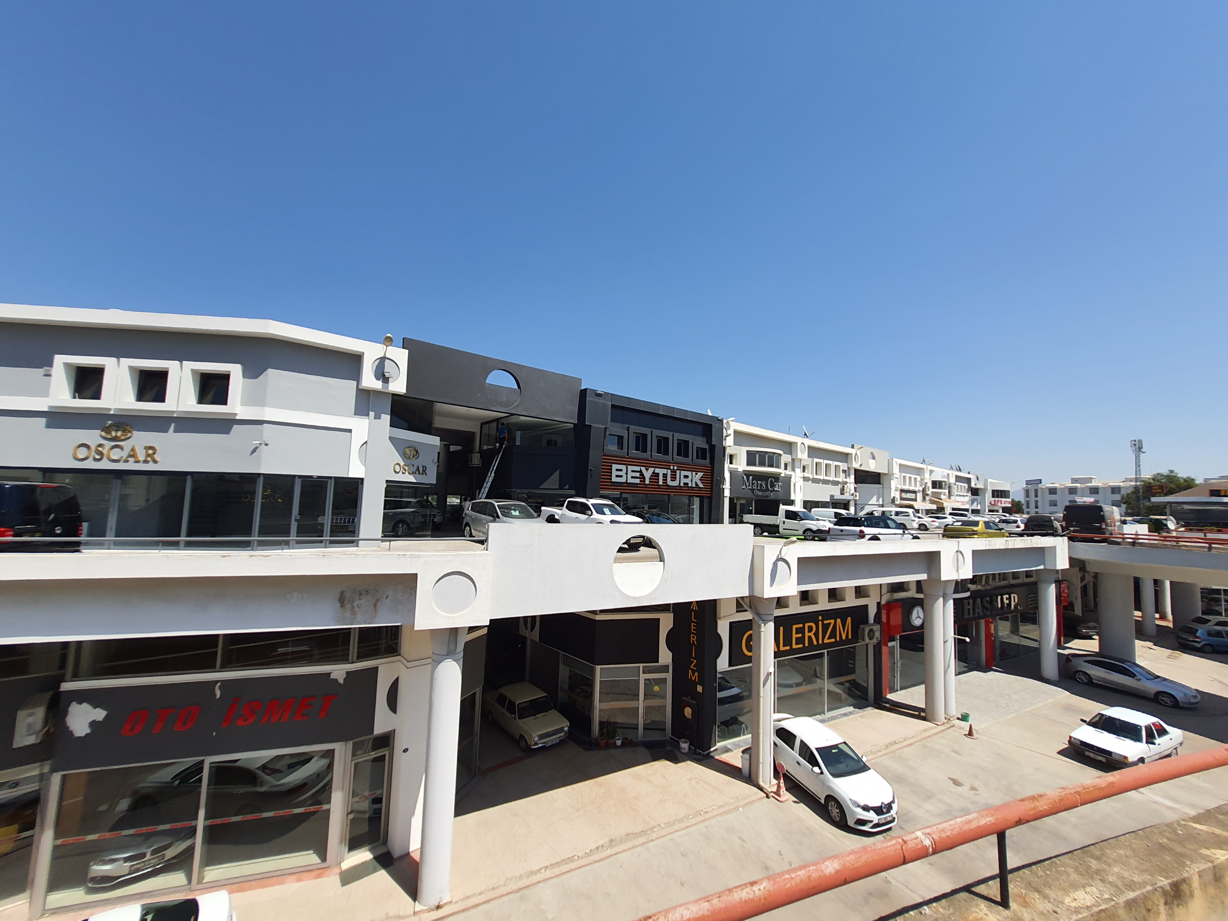 Oto Plaza İş Merkezinde Kiralık Dükkan